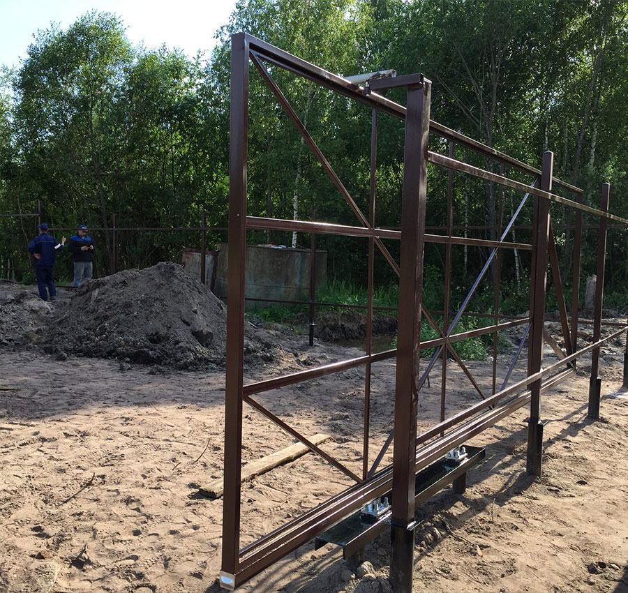 Варианты ворот на винтовых сваях в Смоленской области